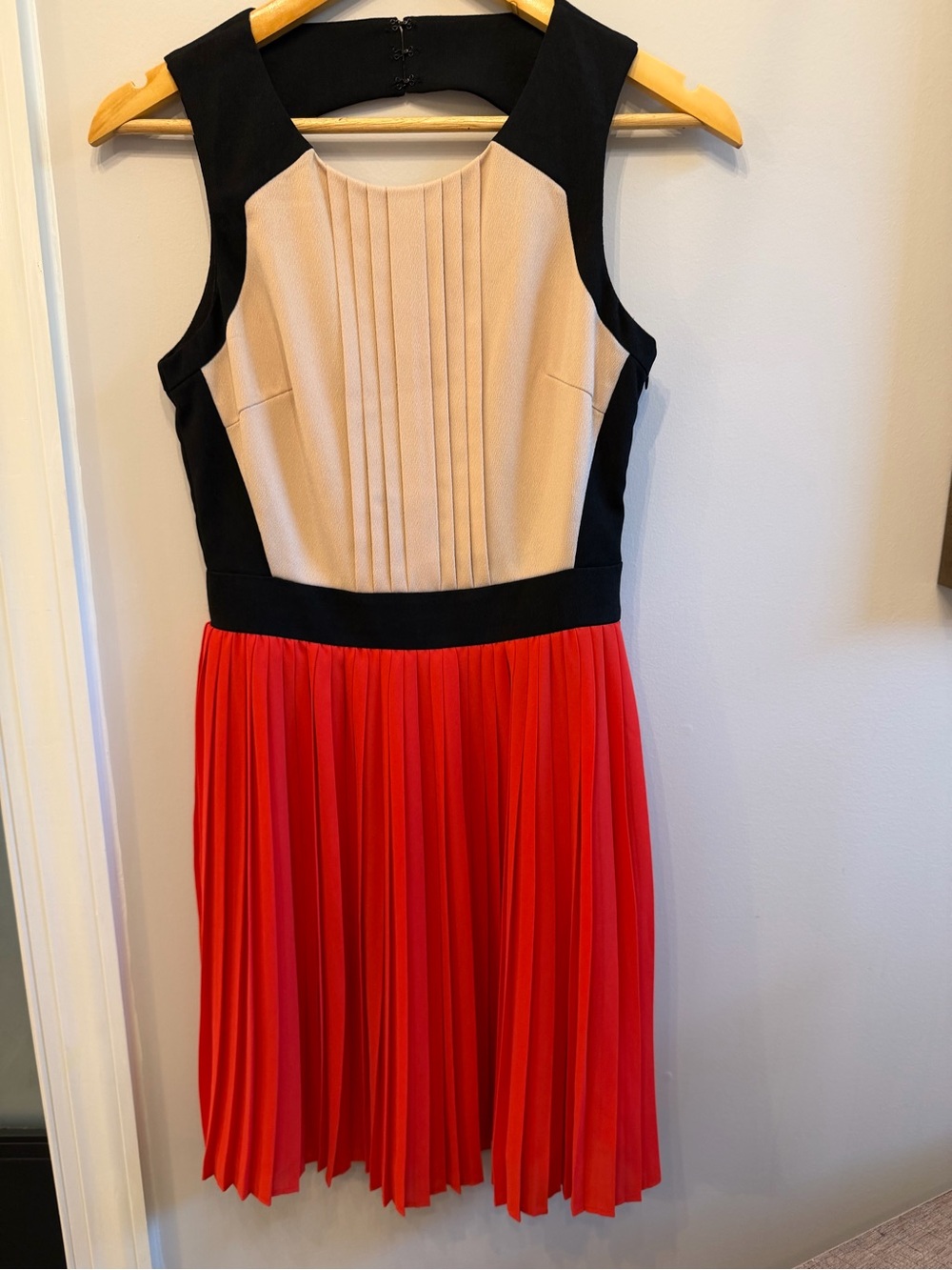 Gorgeous Sleeveless Colorblock Pleated Dress